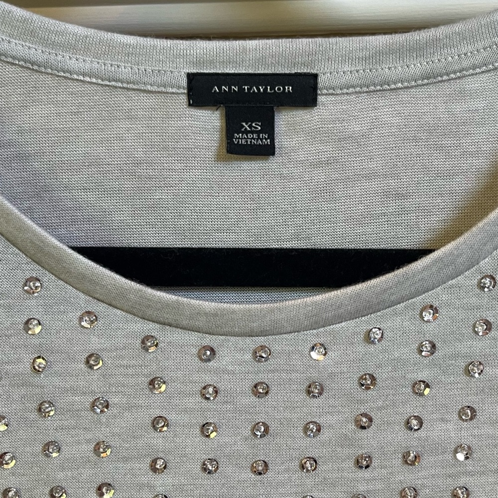 Ann Taylor Blouse size XS extra small EUC. White gray sequins